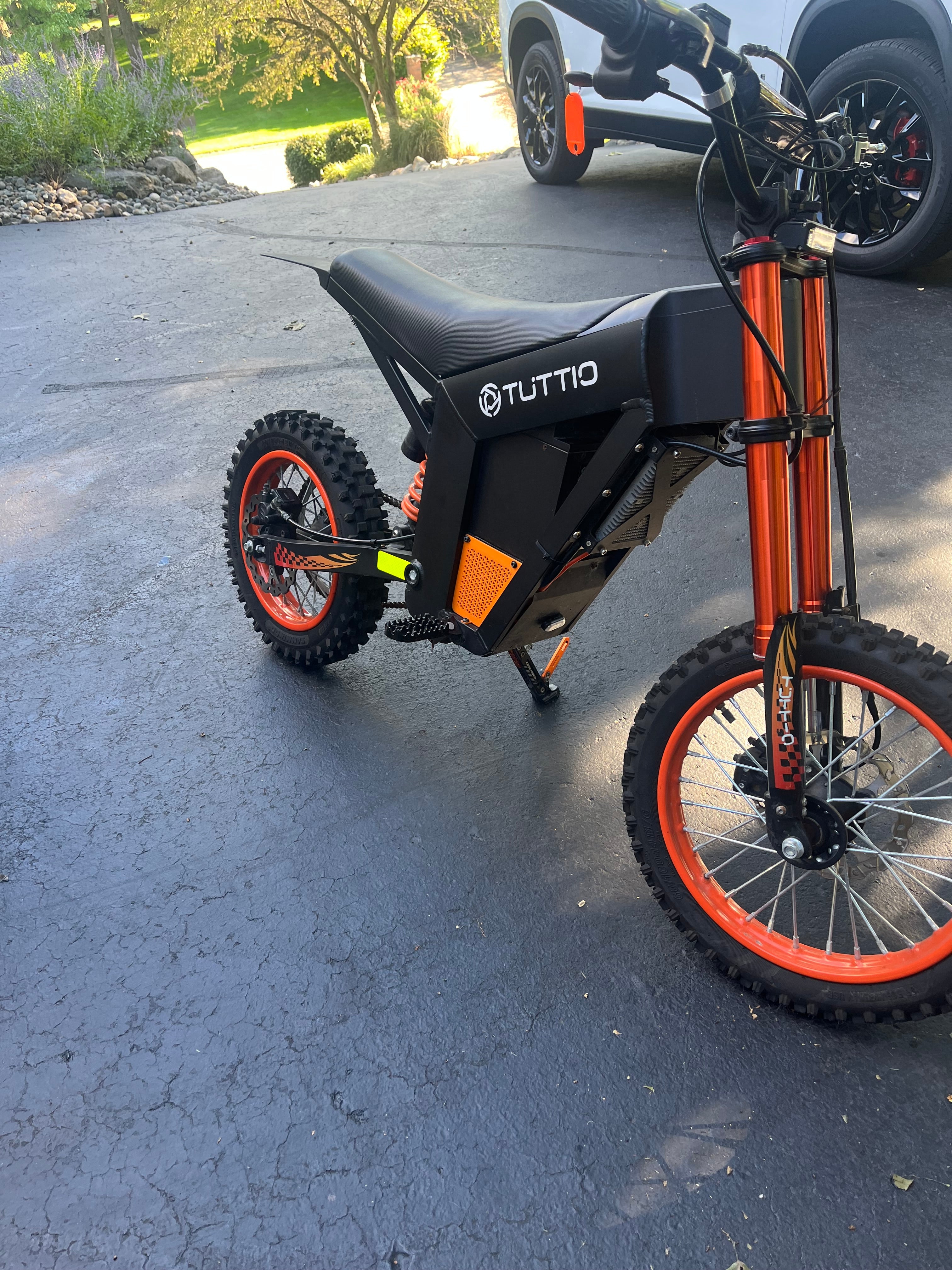 Tuttio Motor Cover pannels