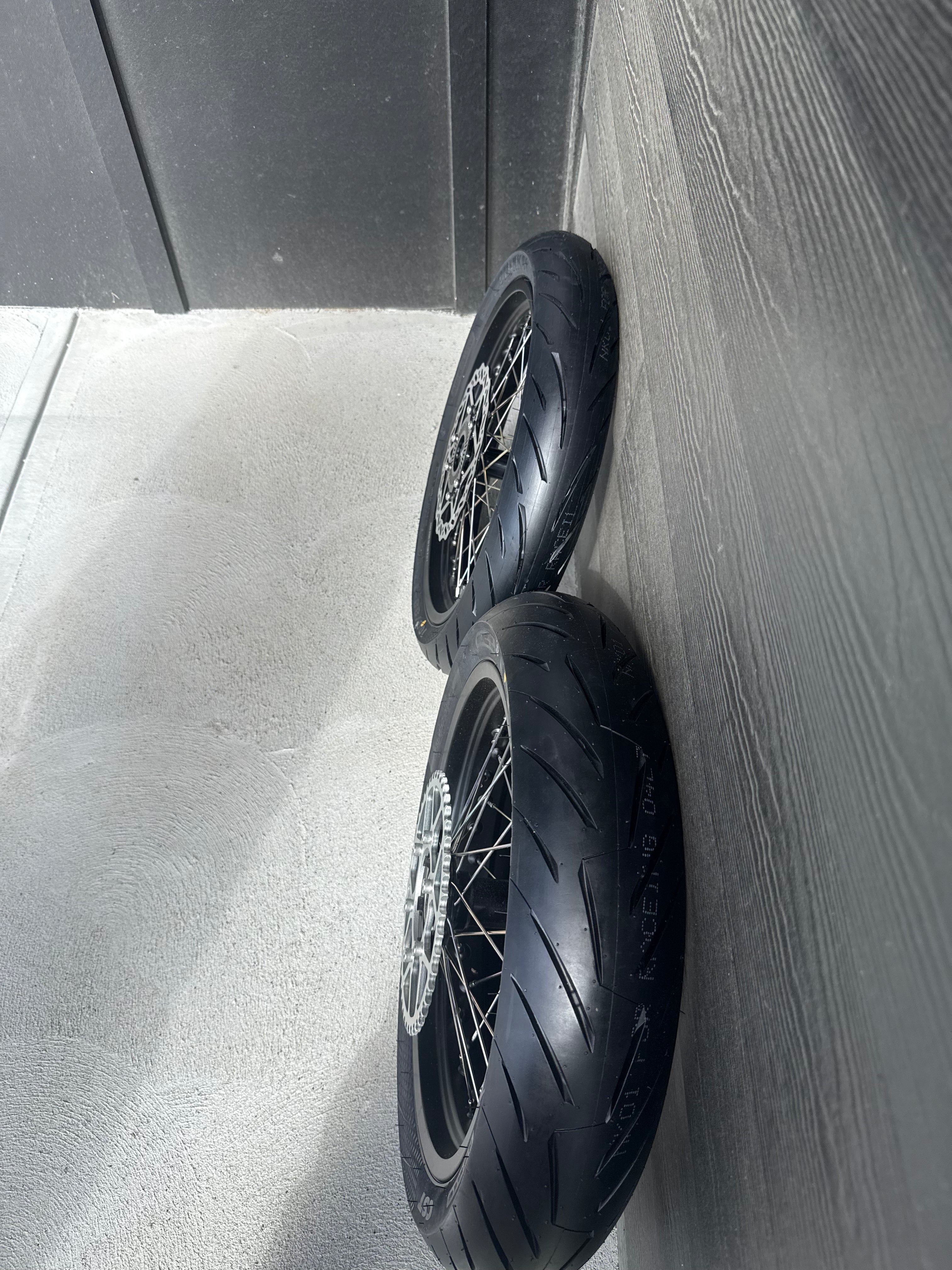 Ultra bee supermotos